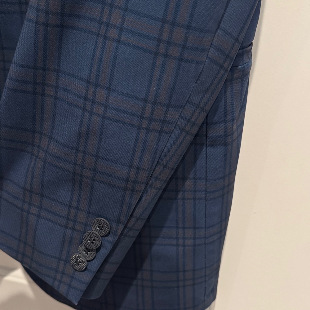 Elegant Navy Plaid Men's Blazer - Picture 4 of 5